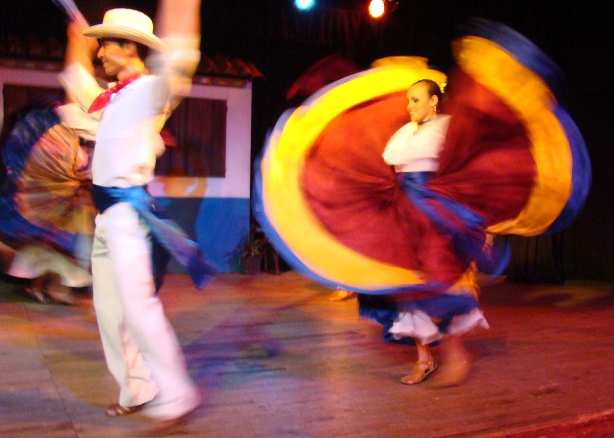 Traditional dancing in Pueblo Antiguo